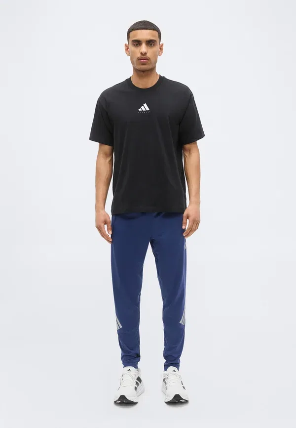 Футболка унисекс с принтом Run Adidas Performance, черный — фото 3