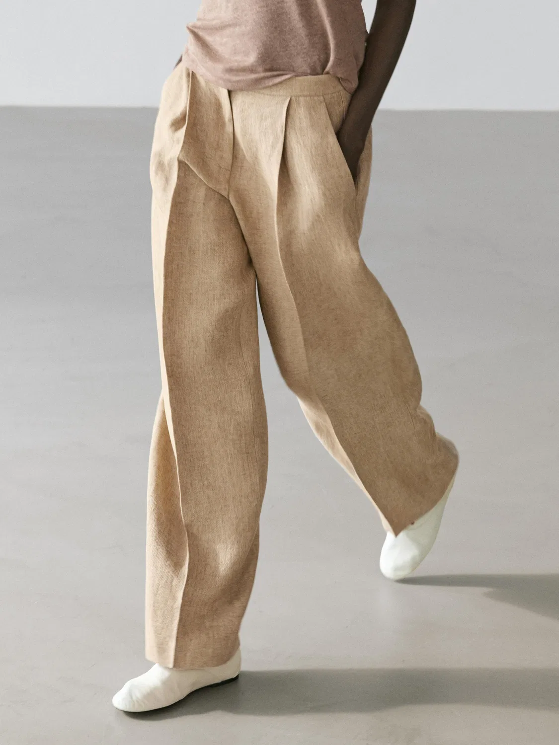 Струящиеся льняные брюки с вытачками Massimo Dutti, бежевый — фото 2