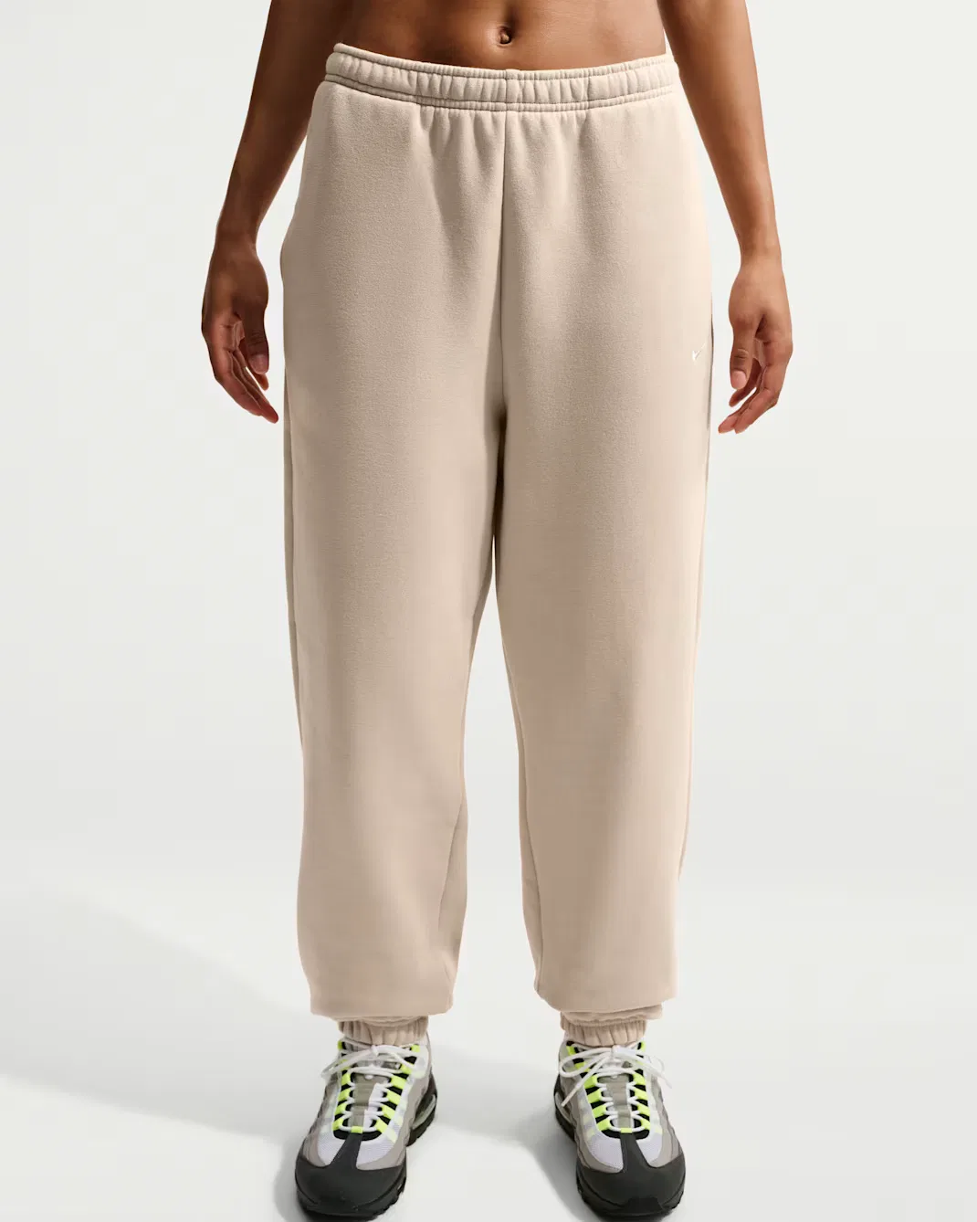 Женские брюки с высокой посадкой, свободного кроя и манжетами Nike Studio Fleece Medium Weight, Cream II/Sail — фото 2