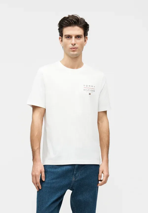 Футболка из хлопка Brand love left chest tee Tommy Hilfiger, White, белый