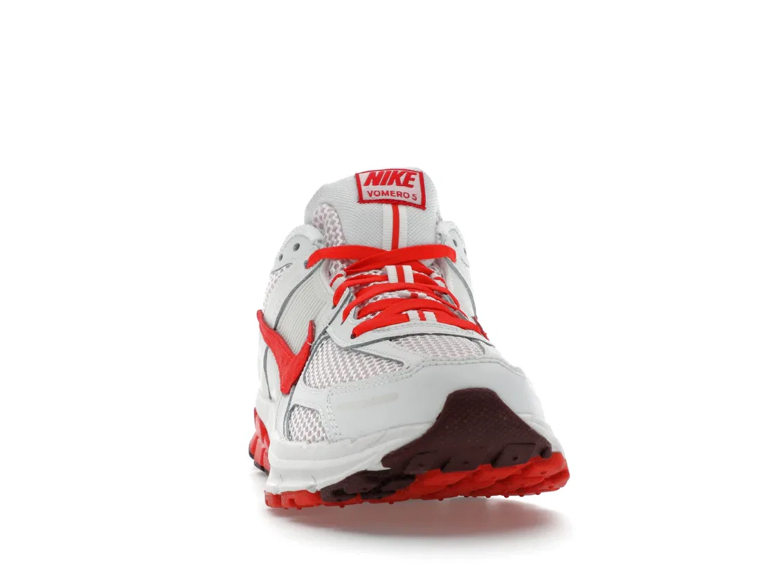 Детские кроссовки с амортизацией Nike Zoom Vomero 5 Nike, Summit White/Light Crimson/Pink Foam/Dark Team Red/Fire Red — фото 2