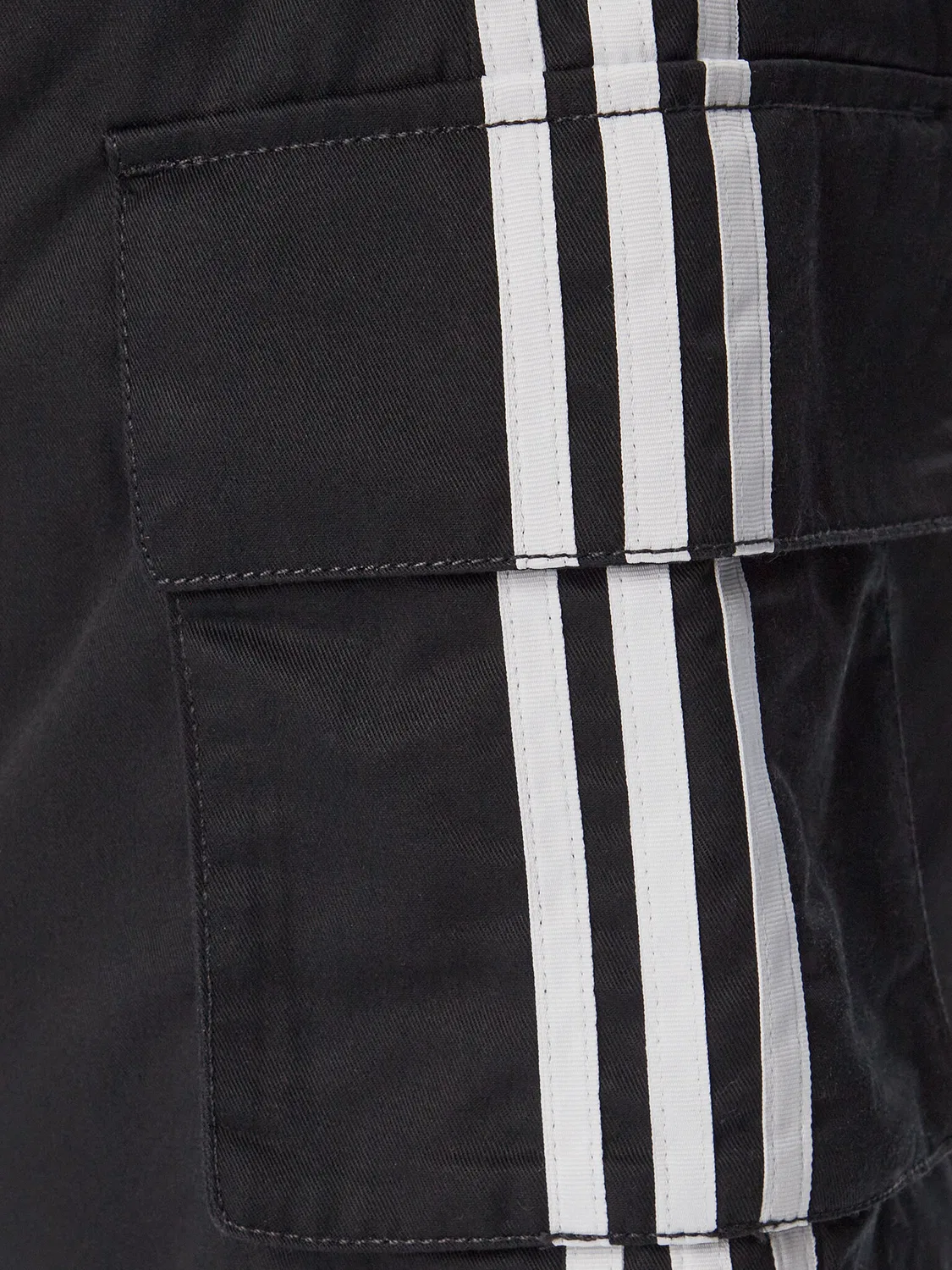 Мужские шорты из ткани свободного кроя Adicolor Cotton Twill Cargo Shorts Adidas, черный — фото 4