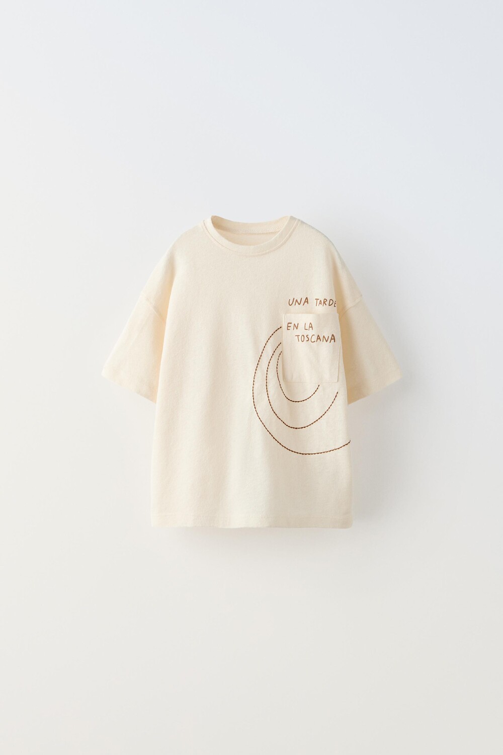 

Футболка с вышитым лозунгом и карманом ZARA, экрю