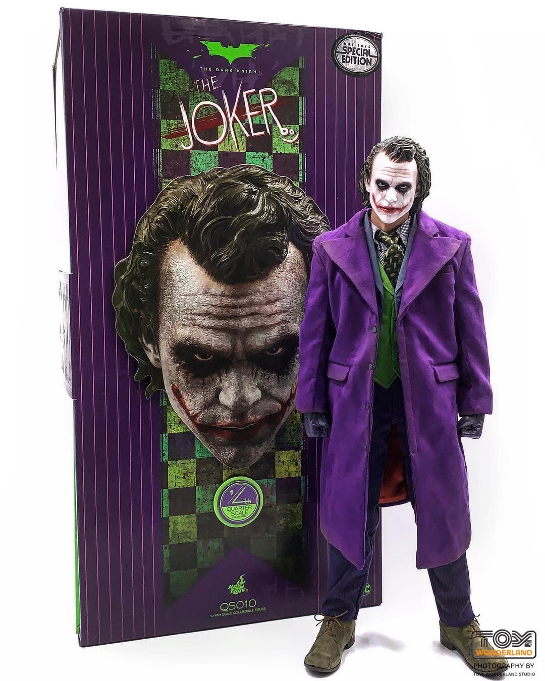 

Коллекционная фигурка Hot Toys The Dark Knight, The Joker 1/4th (Regular Edition) QS010, 47 см