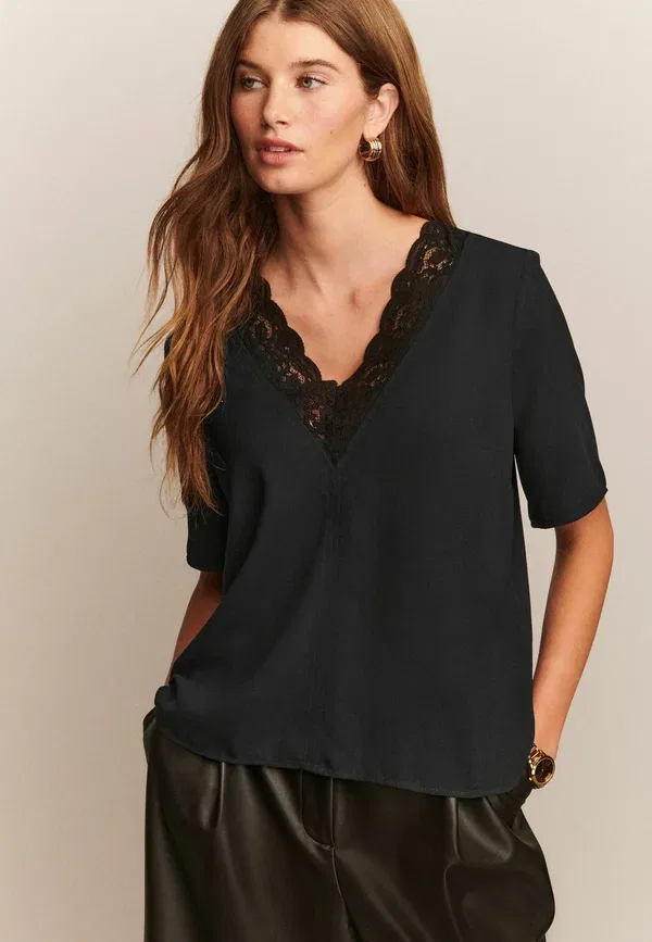 Блуза с V-образным вырезом Regular fit short sleeve Next, черный — фото 3