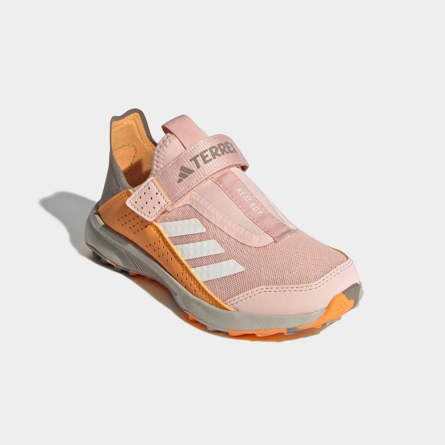 Детские кроссовки для активного отдыха Voyager 21 Slip-On Travel Adidas TERREX, Blush Pink/Off White/Pure Tangerine