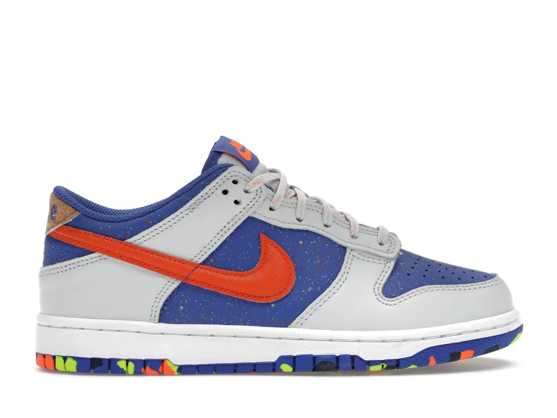 Детские кроссовки Lifestyle Nike Dunk Low, Photon Dust/Astronomy Blue/Volt/Total Orange
