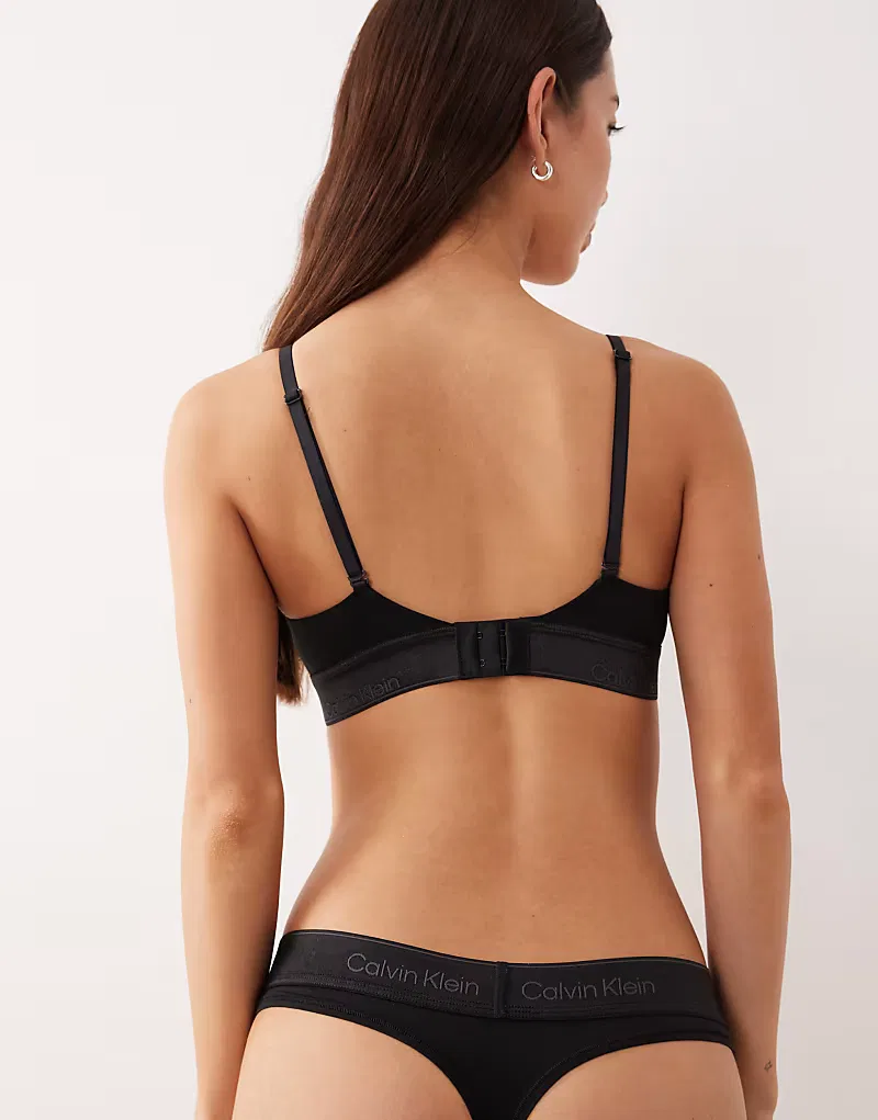 Трусики-стринги Calvin Klein Icon из хлопка и модала, черный, атласные — фото 4