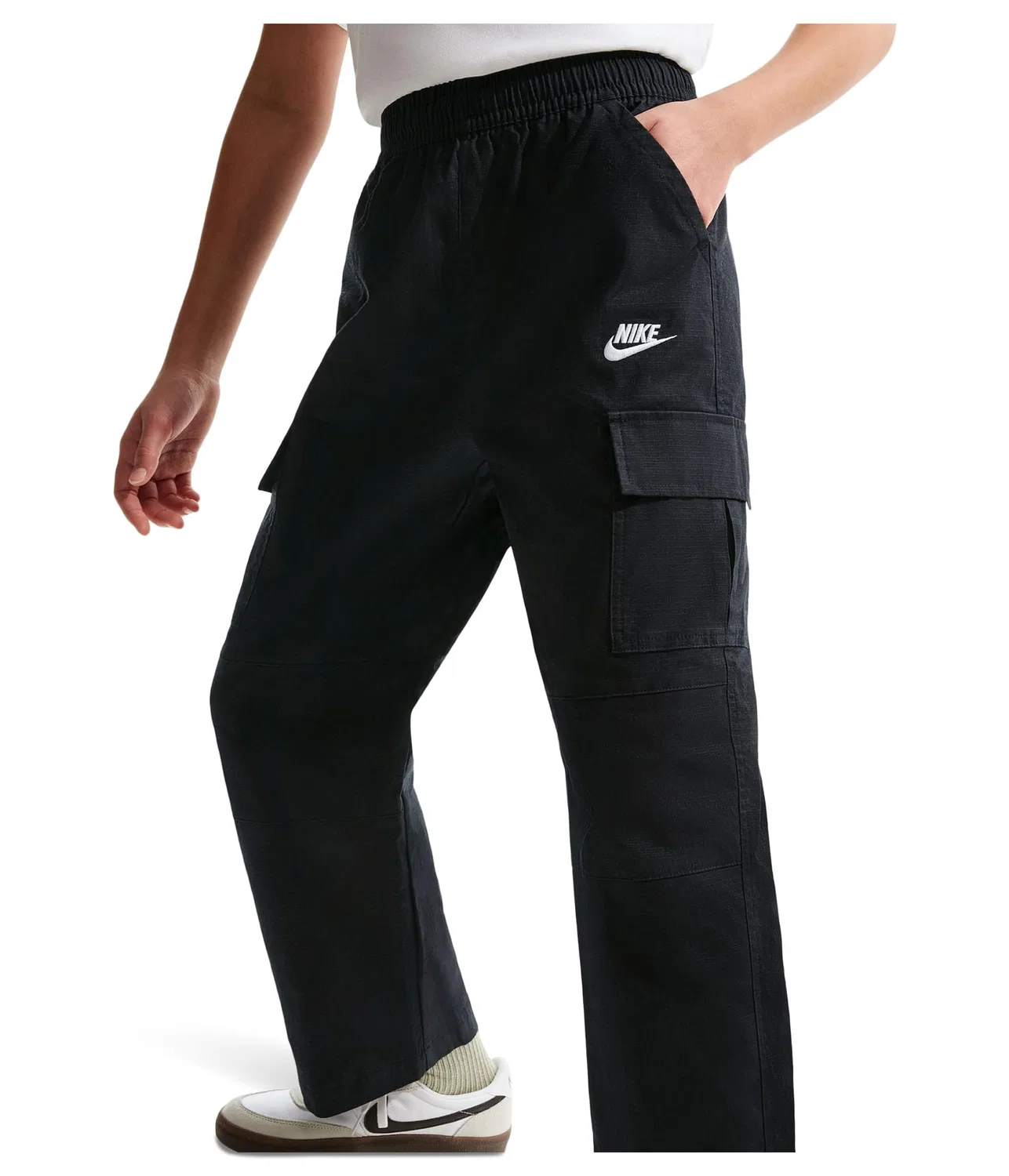 Тканые брюки-карго от Sportswear Club (для маленьких и больших детей) Nike Kids, Black/White — фото 4