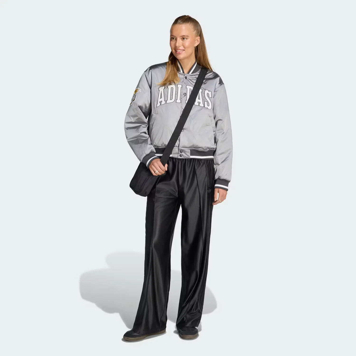 Женская куртка-бомбер двусторонняя Reversible Metallic Bomber Jacket Adidas Originals, Iron Metallic/Cloud White/Utility Black — фото 4