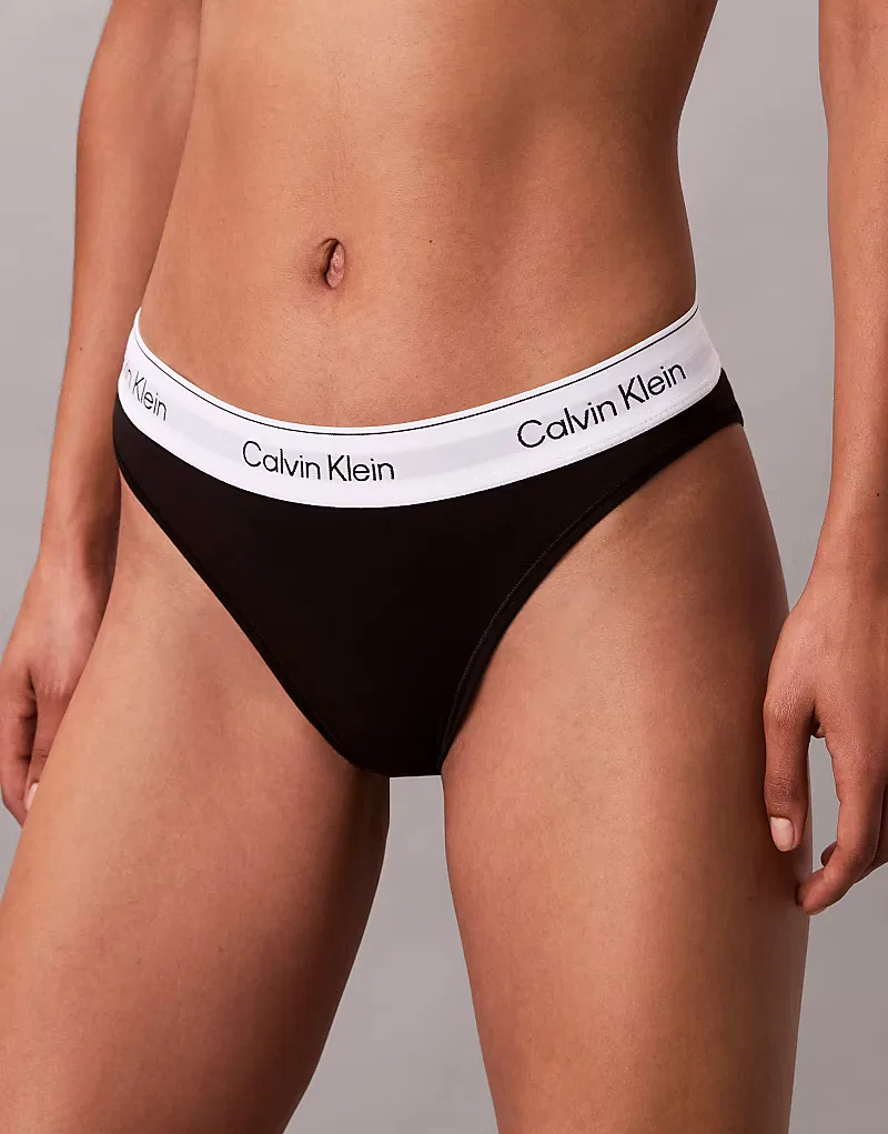 Танга-стринги Calvin Klein Icon из хлопка и модала с высоким голенищем, черный