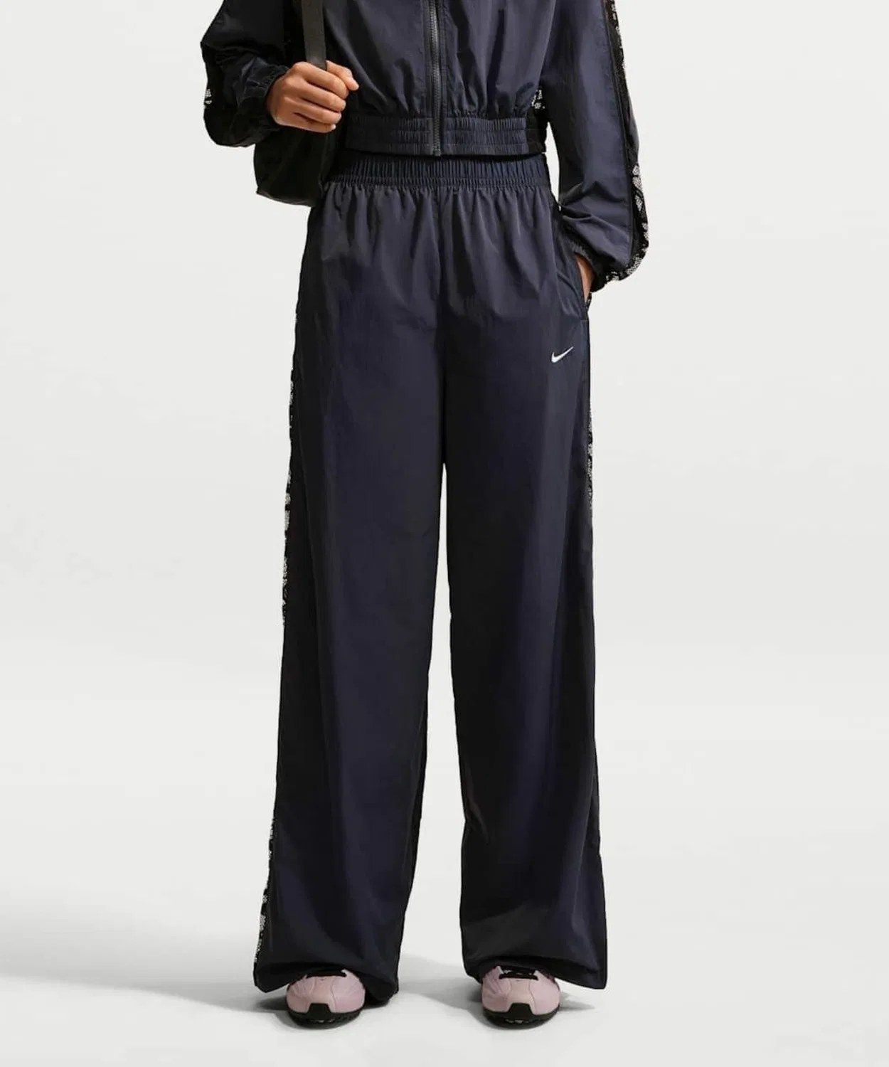 Женские спортивные штаны свободного кроя с кружевным принтом NIKE IU1984-013 Gridiron, Пепельно-серый