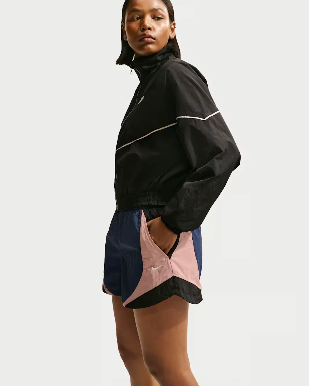 Женские спортивные шорты средней посадки, свободного кроя, 7,6 см Nike Sportswear, Midnight Navy/Black/Particle Pink/Sail — фото 4