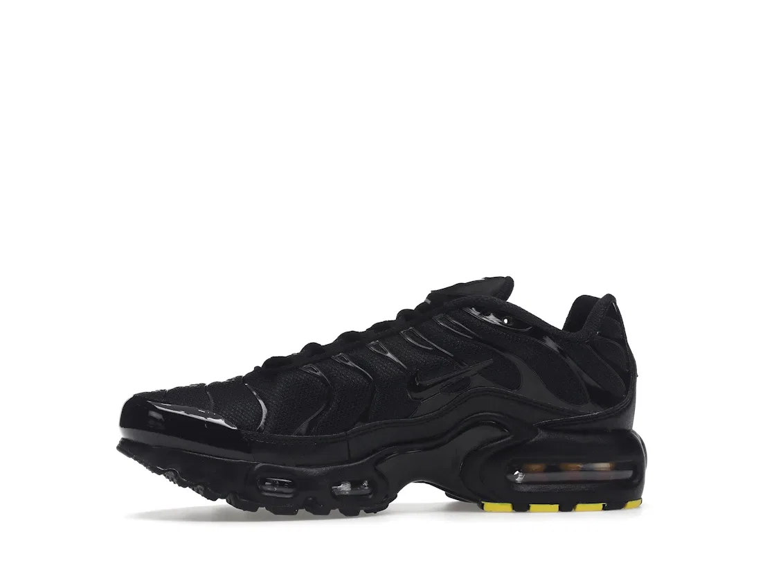 Детские кроссовки Lifestyle с сетчатым верхом Nike Air Max Plus, Black/Black-Black — фото 3