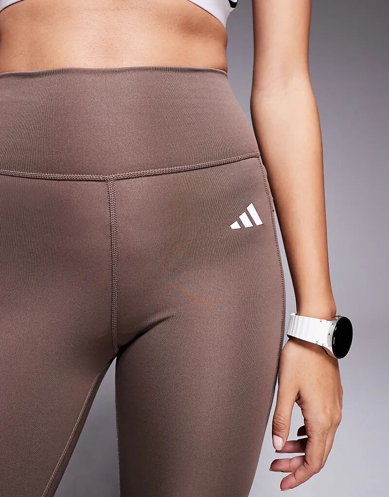 Леггинсы Adidas Training Optime полной длины коричневого цвета — фото 3