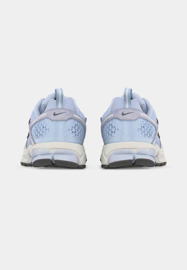 Кроссовки Nike Sportswear Vomero 5, футбольный серый/вершинный белый/карандашный острие — фото 4