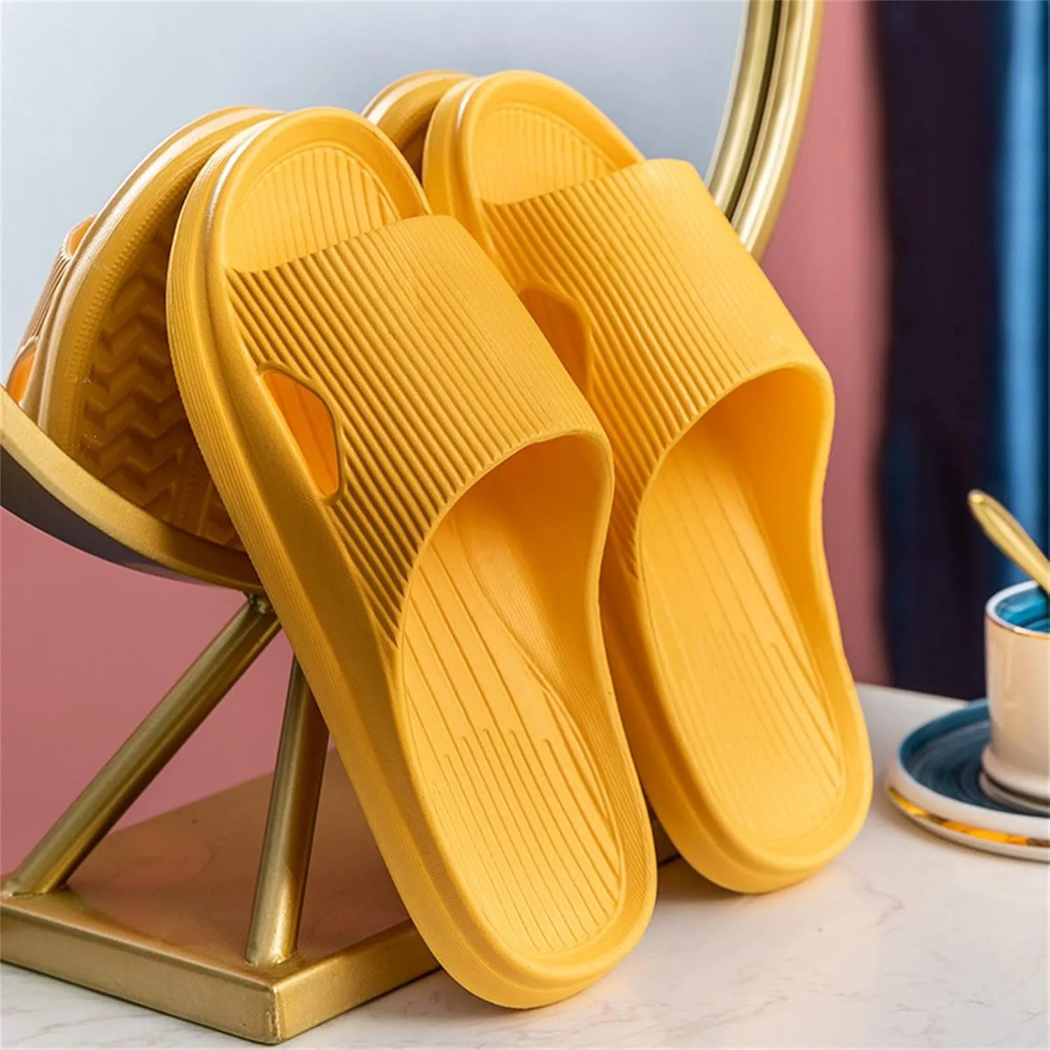 Тапочки Cozyslides унисекс Woxihuan, желтый — фото 2