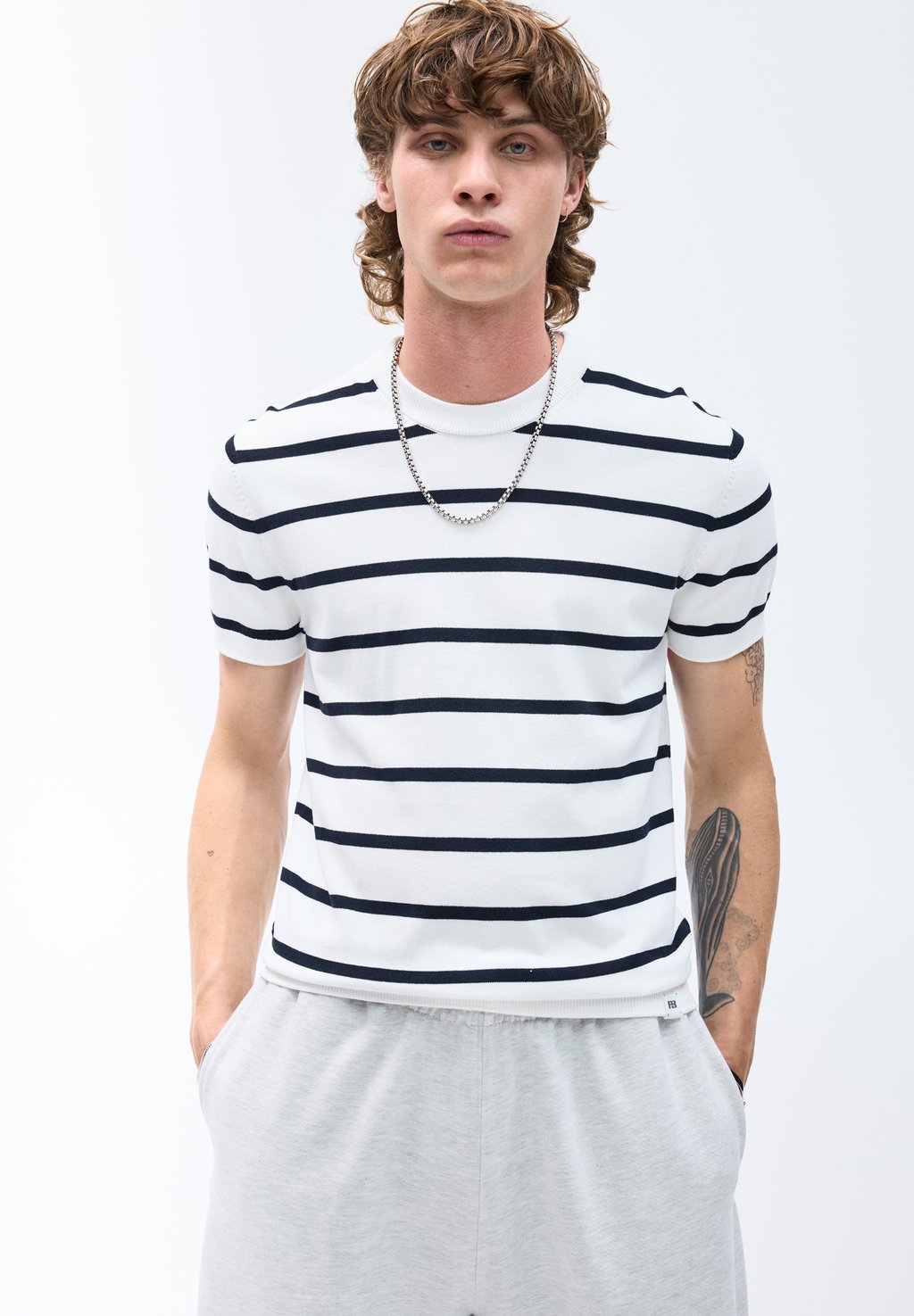 

Футболка с принтом SHORT SLEEVE PULL&BEAR, белый