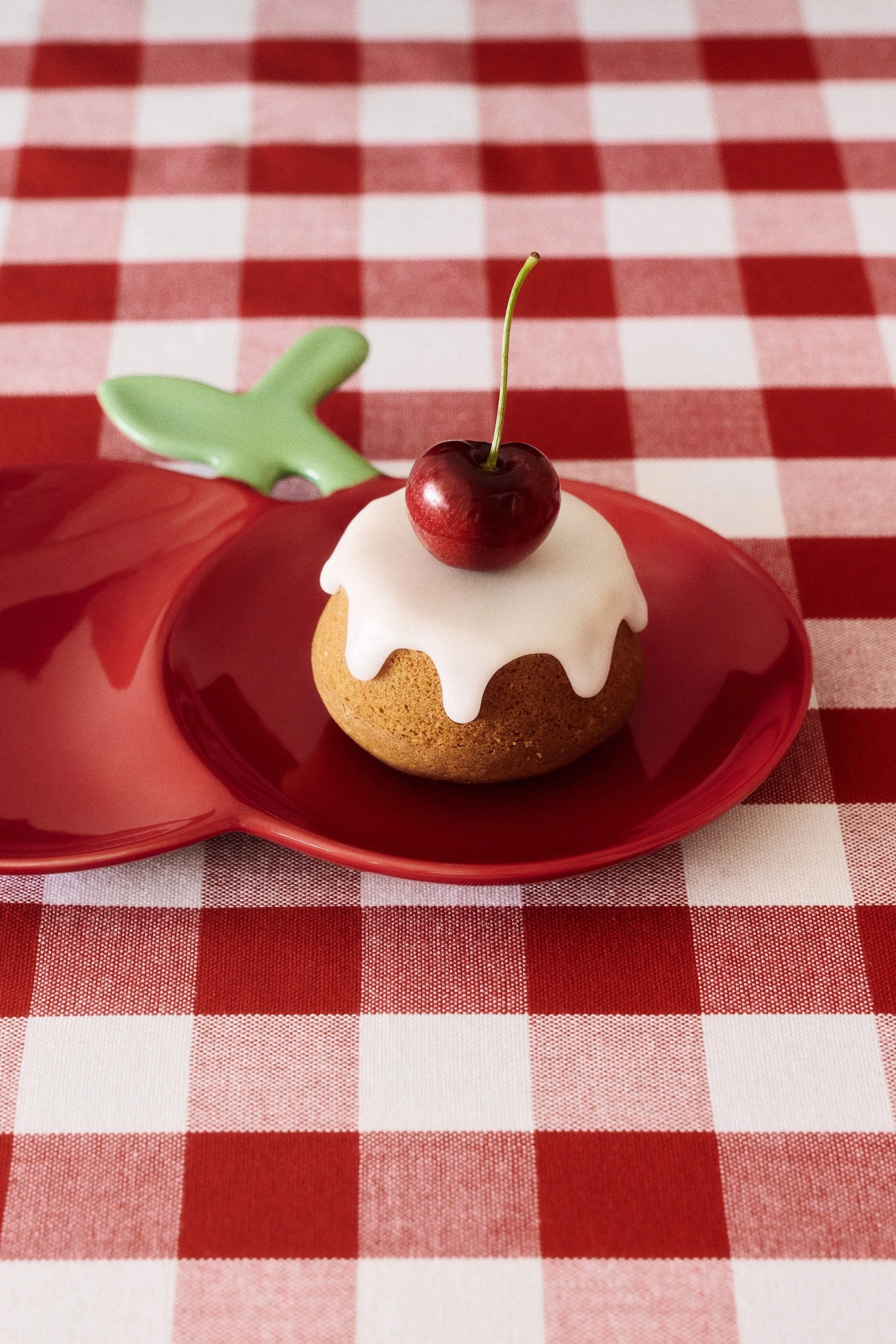 Тарелка H&M Cherry Shaped Porcelain, 22x18 см, красный — фото 2