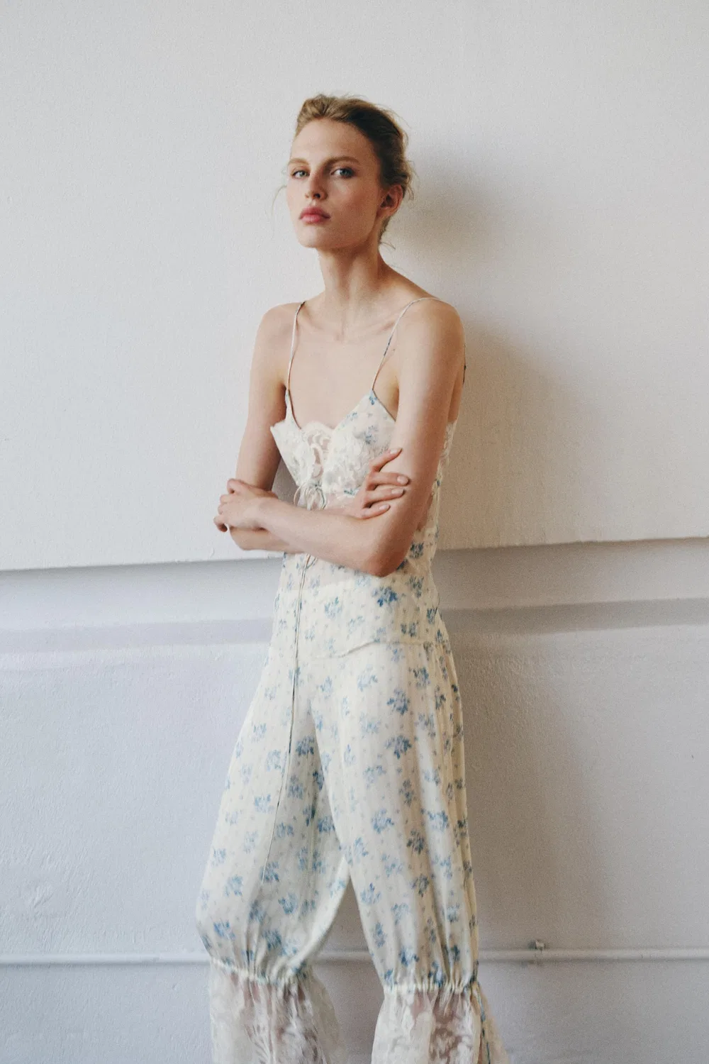 Кружевные брюки-саруэль с цветочным принтом ZARA, Ecru/Blue — фото 2