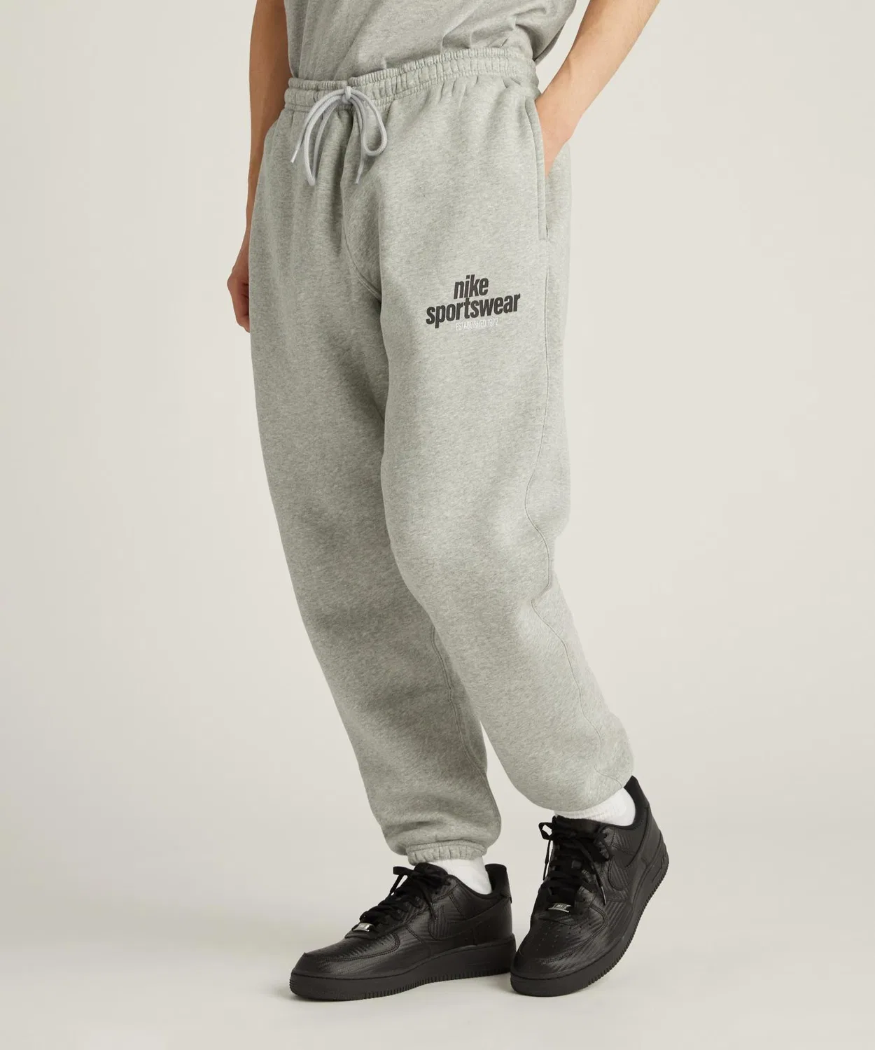 Мужские спортивные штаны из футера с брендом Nike, модель Club, Dark Grey Heather — фото 3