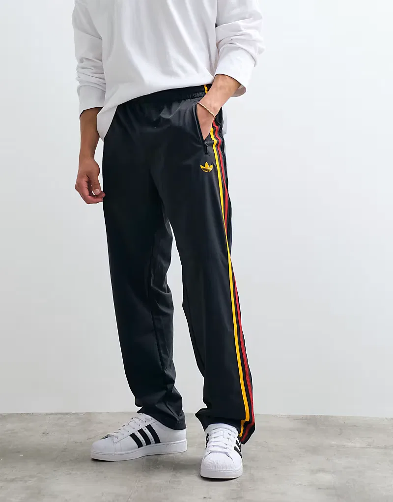 Спортивные брюки Adidas Originals Firebird в черно-золотом цвете — фото 2