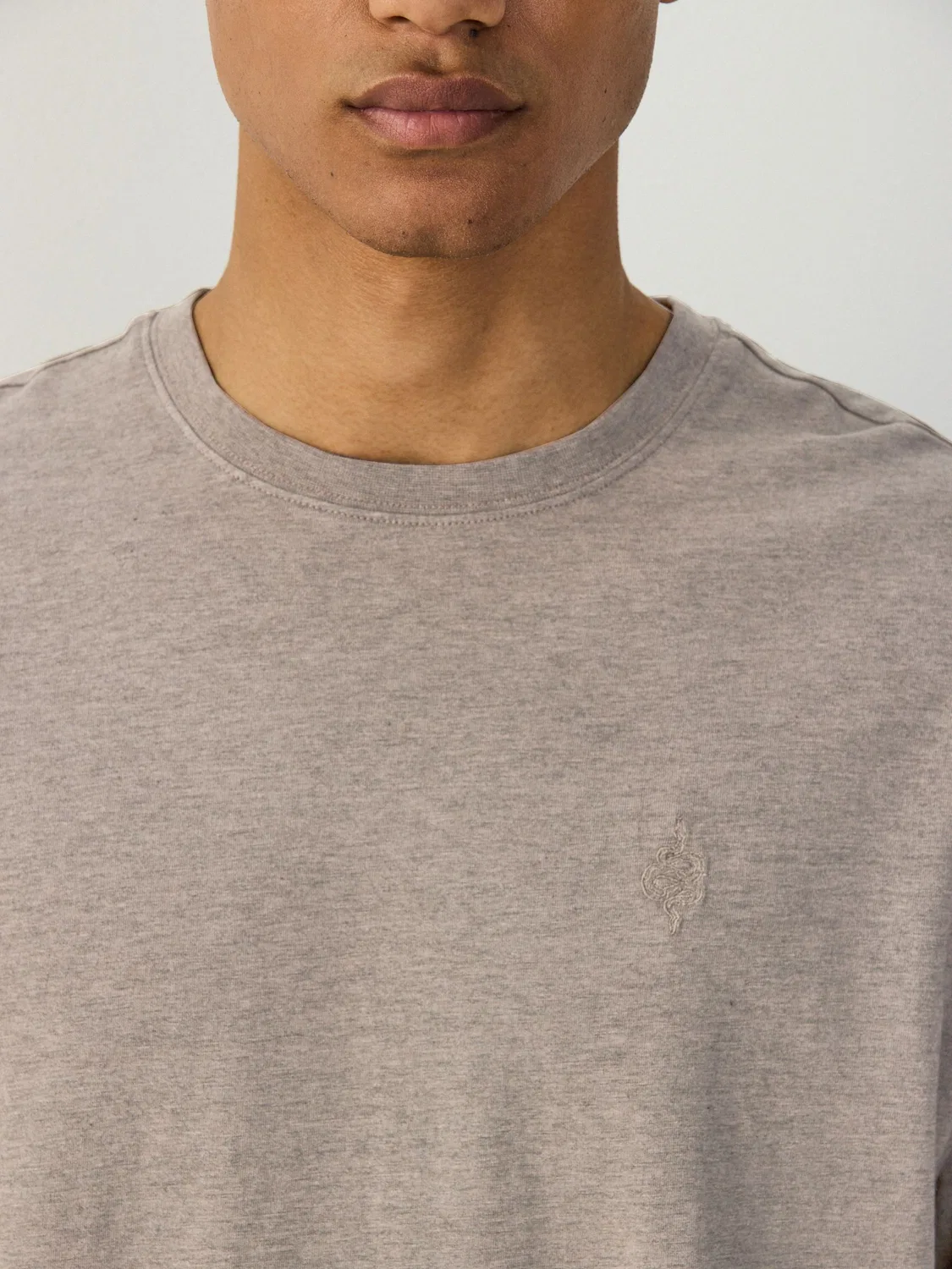 Футболка Relaxed Fit Lightweight Garment Dyed Next, нейтральный марл — фото 4