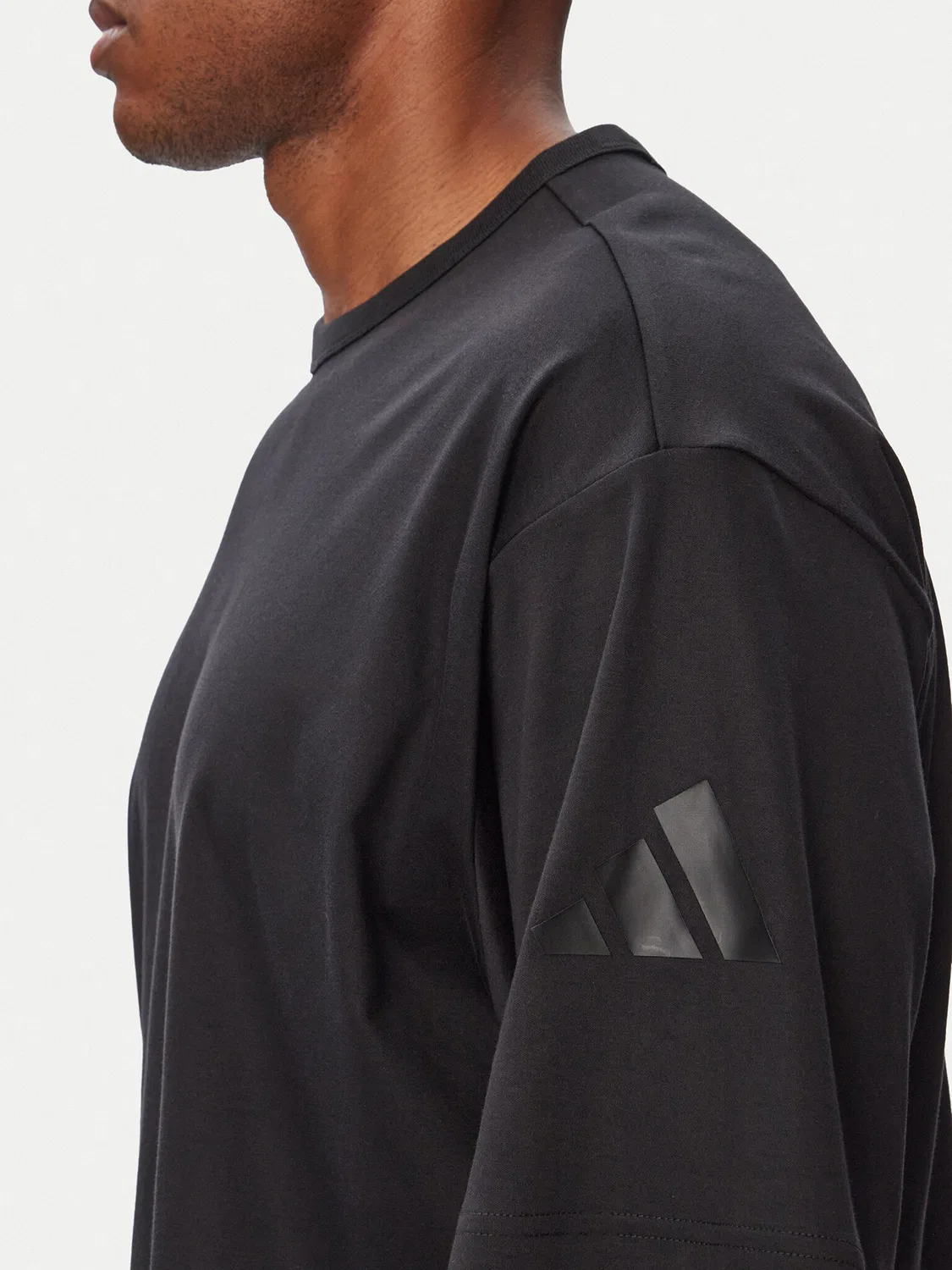 Мужская футболка стандартного кроя Soft Lux Adidas, черный — фото 4