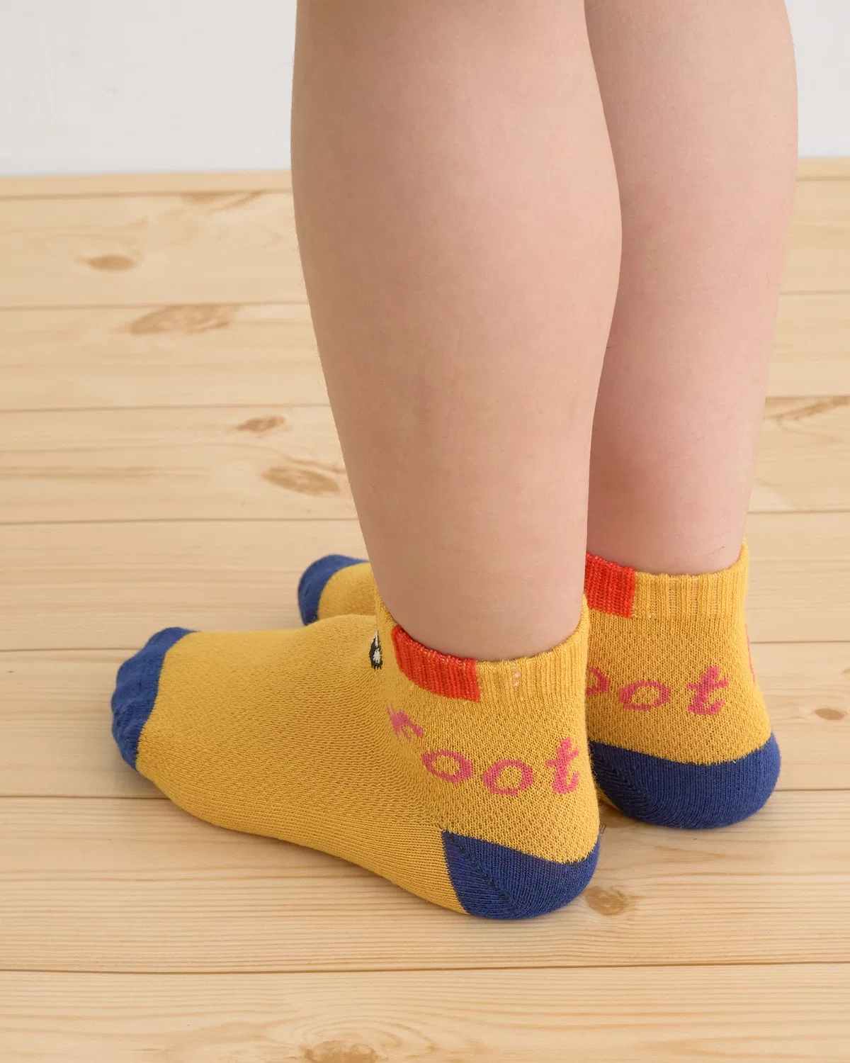 Детские носки с принтом футбольного мяча Football Socks b・ROOM, Off White — фото 3