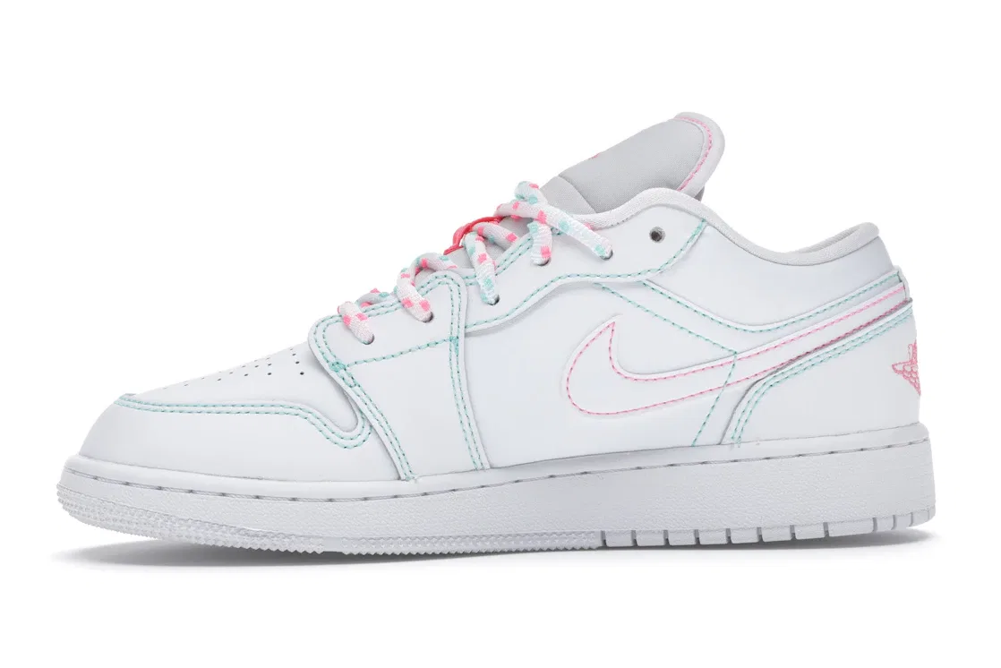 Детские кроссовки Lifestyle с цветными акцентами Jordan 1 Low, White/White-Aurora Green-Soar — фото 3