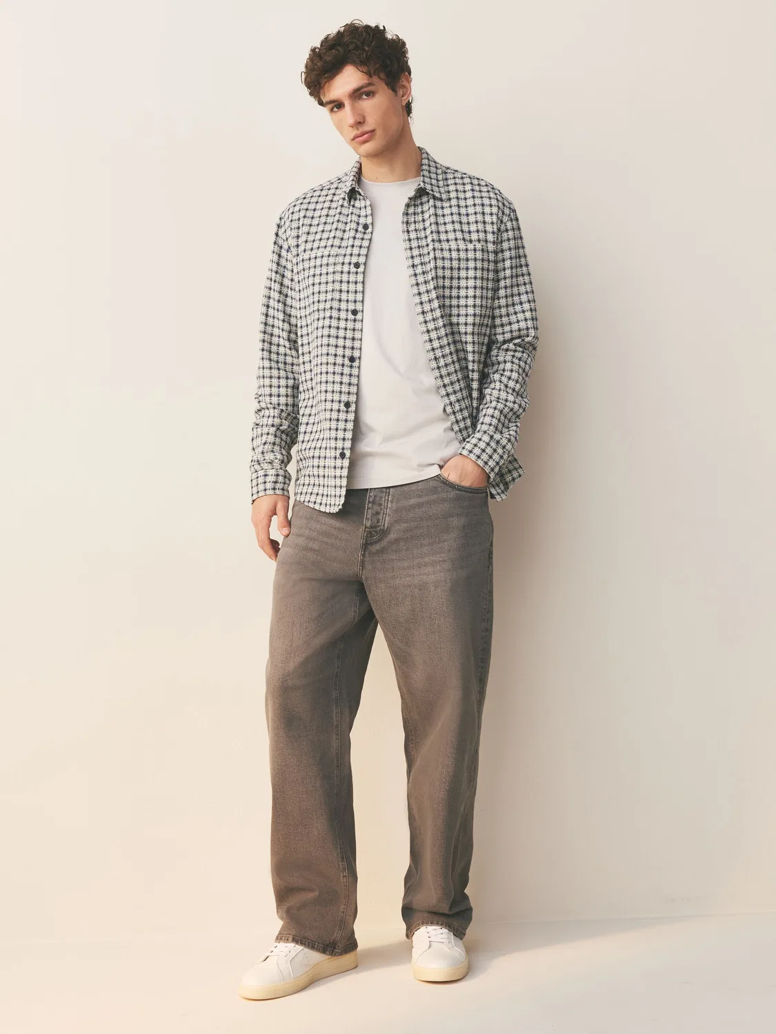 Футболка с круглым вырезом, slim fit, Essential Next, светло-серый — фото 2