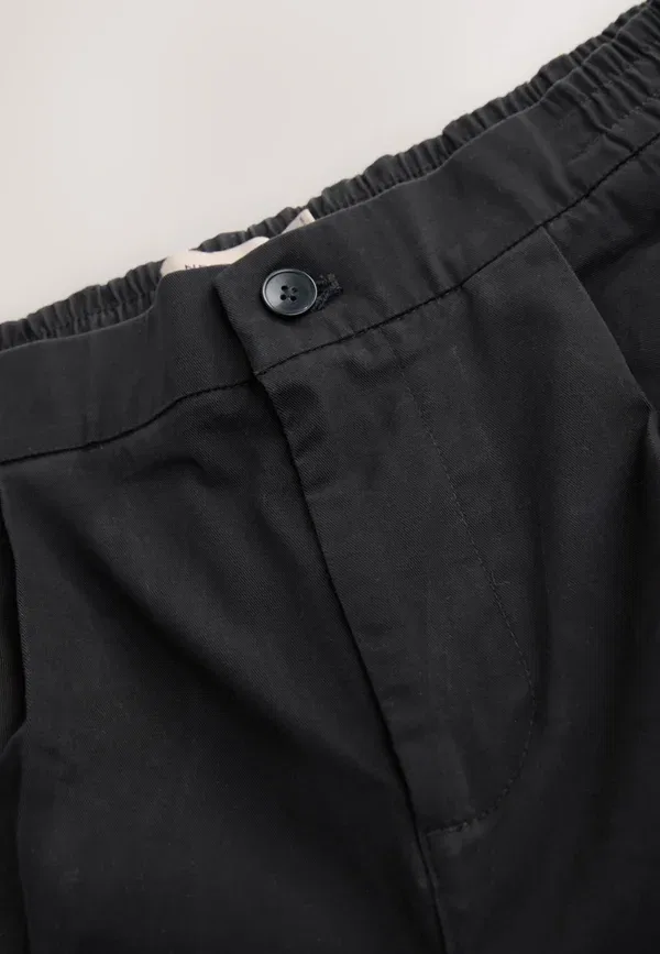 Брюки из хлопка с эластаном Regular fit stretch chinos Next black, черный — фото 3