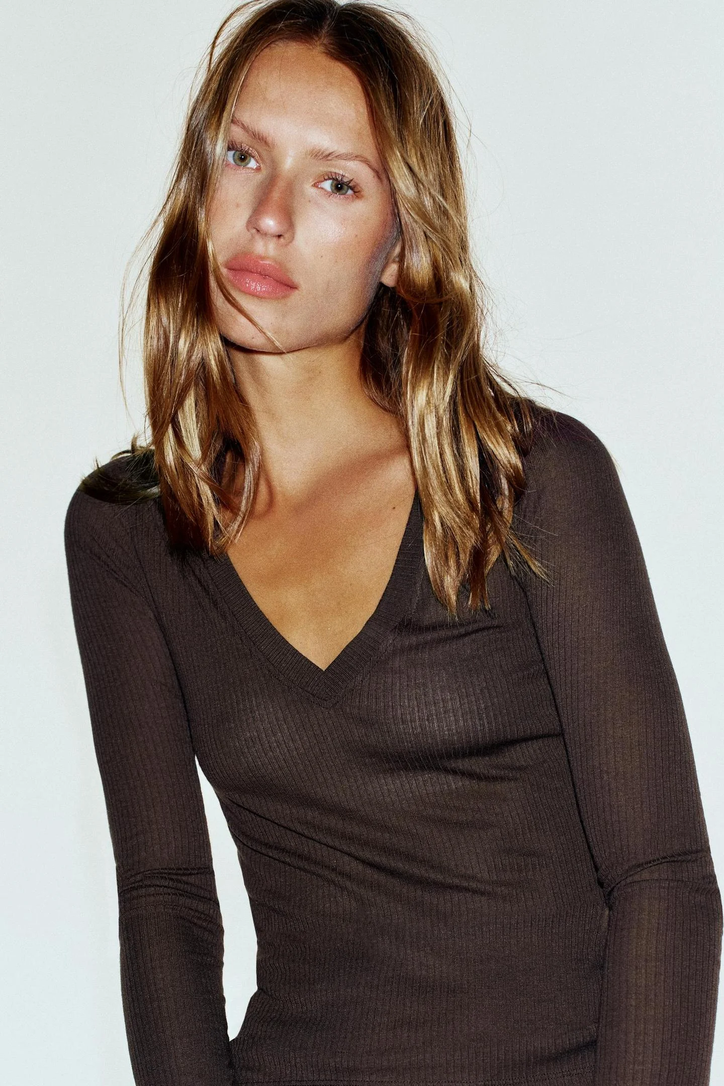 Лонгслив Zara Rib Escote Pico, коричневый — фото 2