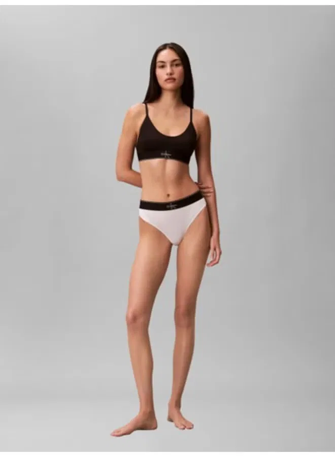 Трусы-стринги с логотипом графическим Monogram Microfibre Calvin Klein, белый — фото 4