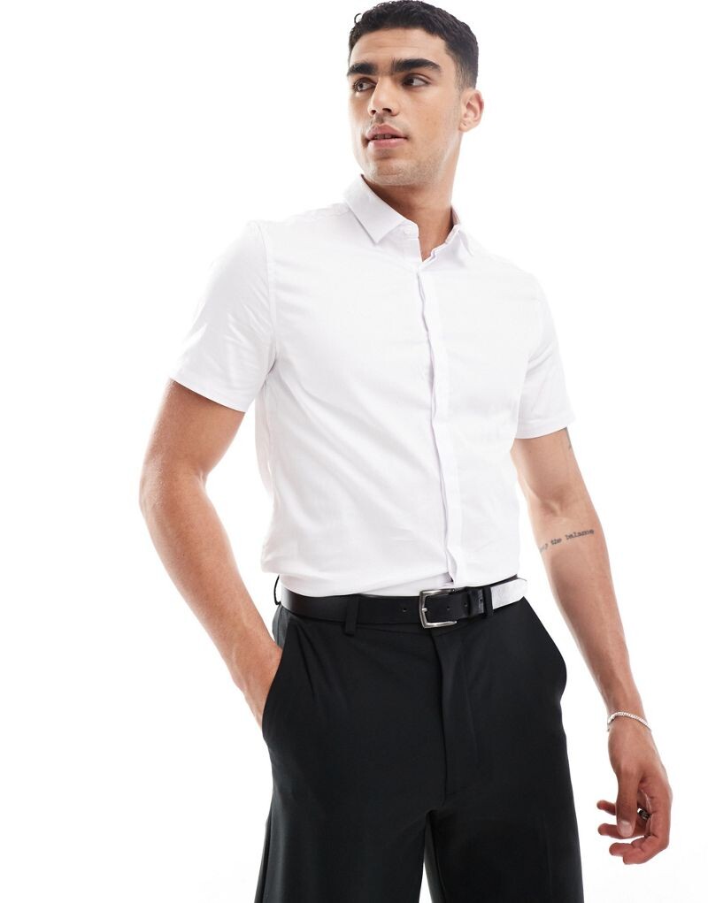 

Белая узкая атласная рубашка с короткими рукавами ASOS DESIGN