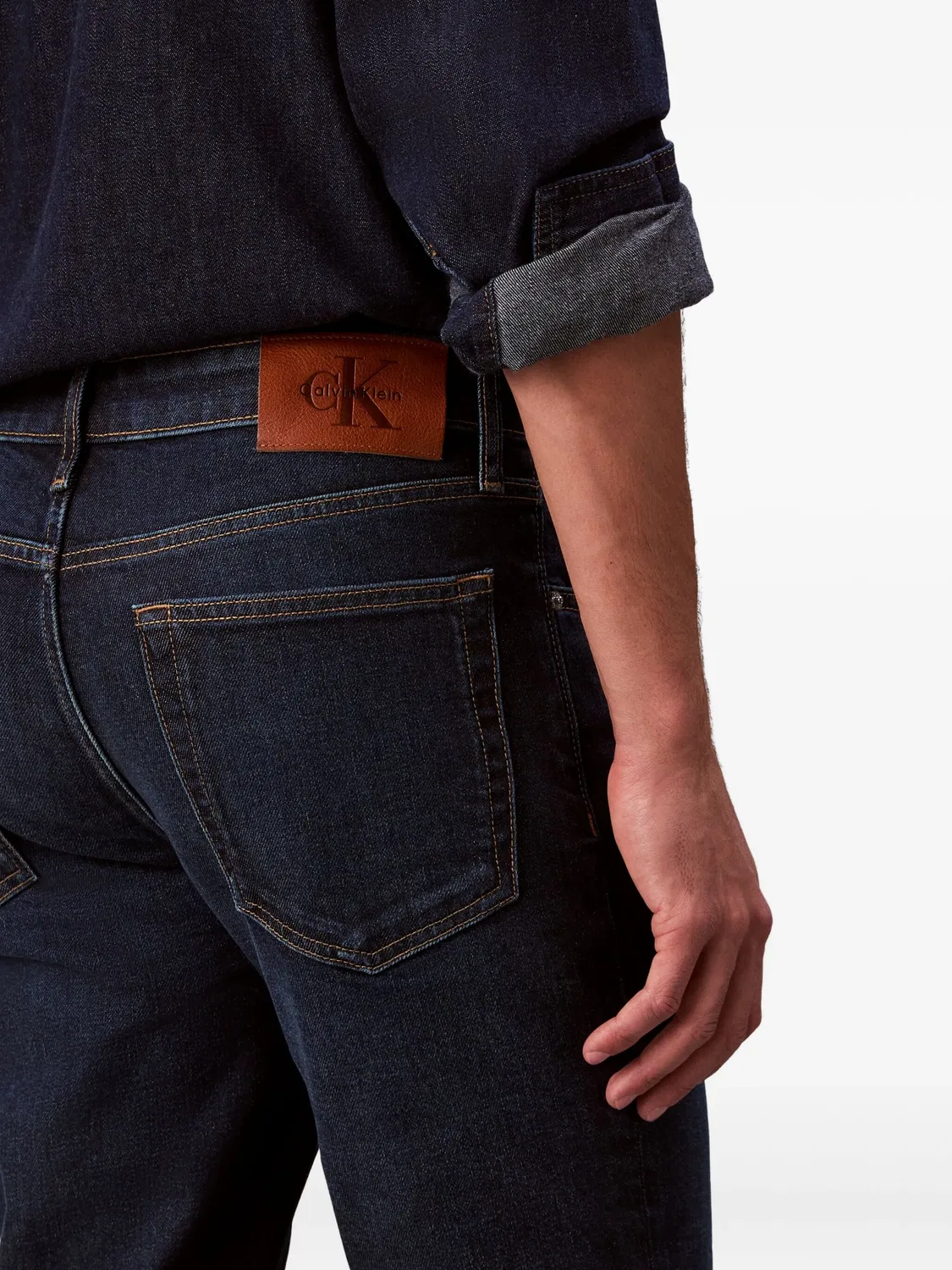 Джинсы с логотипом на заднем кармане Calvin Klein, синий — фото 2