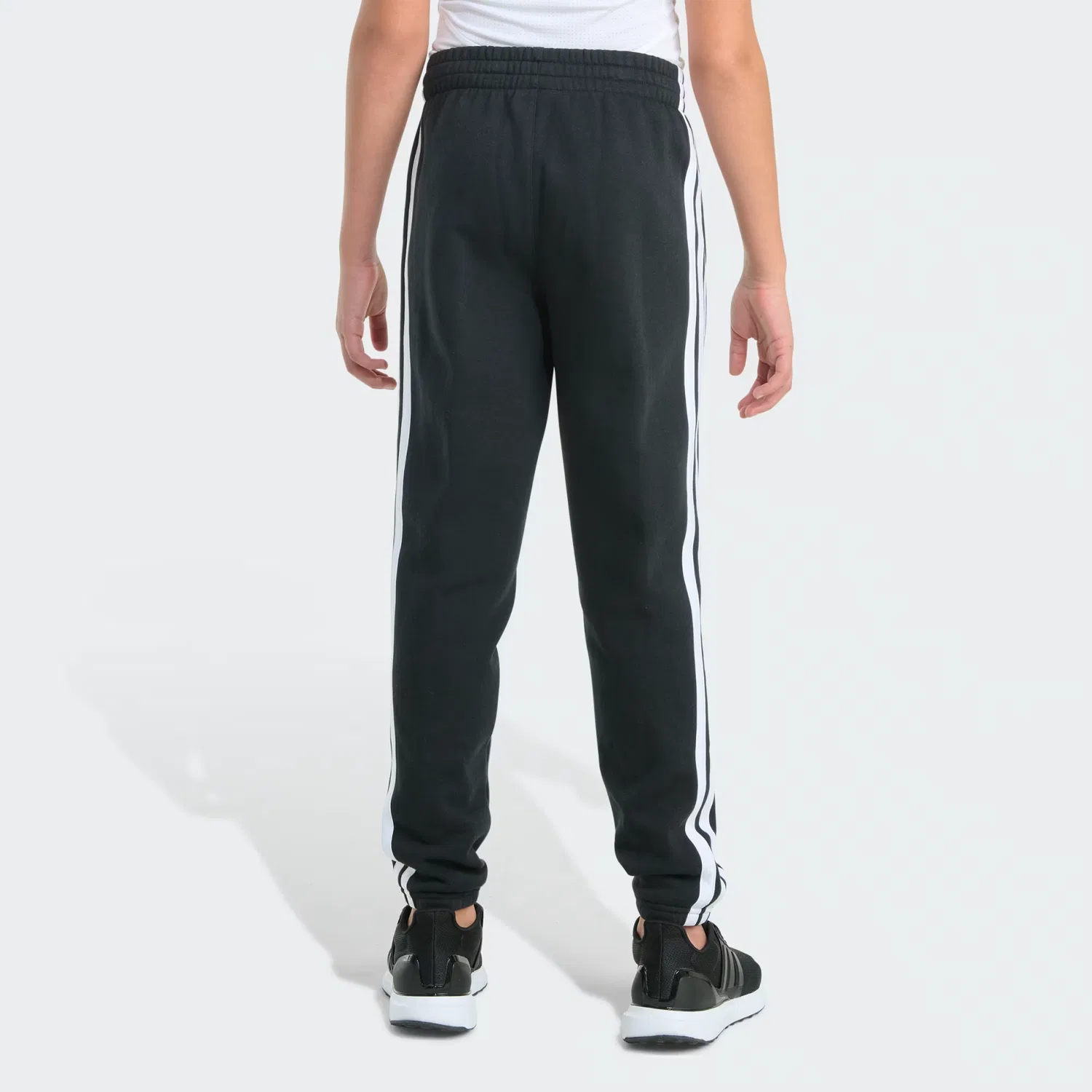 Детские спортивные брюки на флисе с эластичными манжетами Essential 3-Stripes Adidas Sportswear, черный