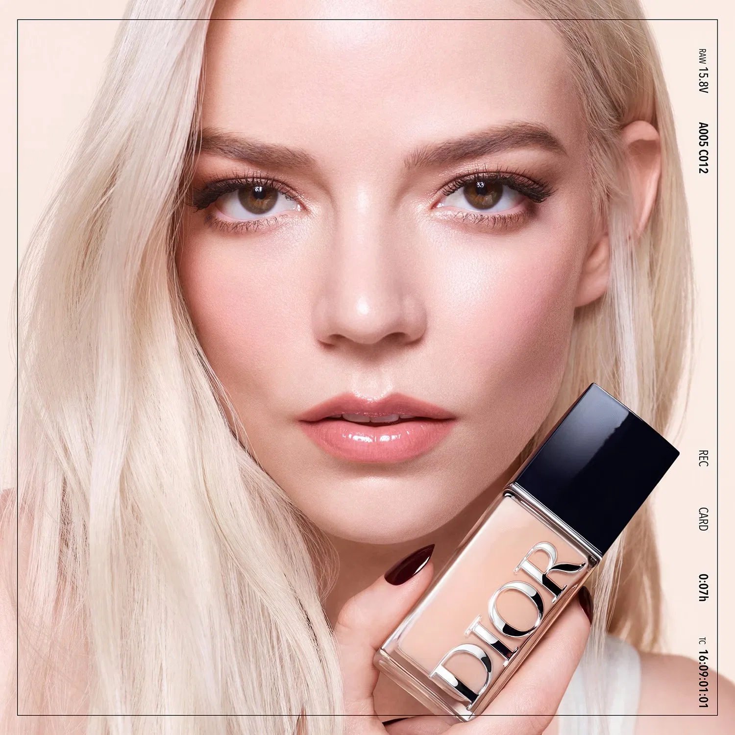 Тональная основа Dior Forever Skin Glow 30 мл с сияющим финишем, 0 Neutral, DIOR, 0 Neutral — фото 3
