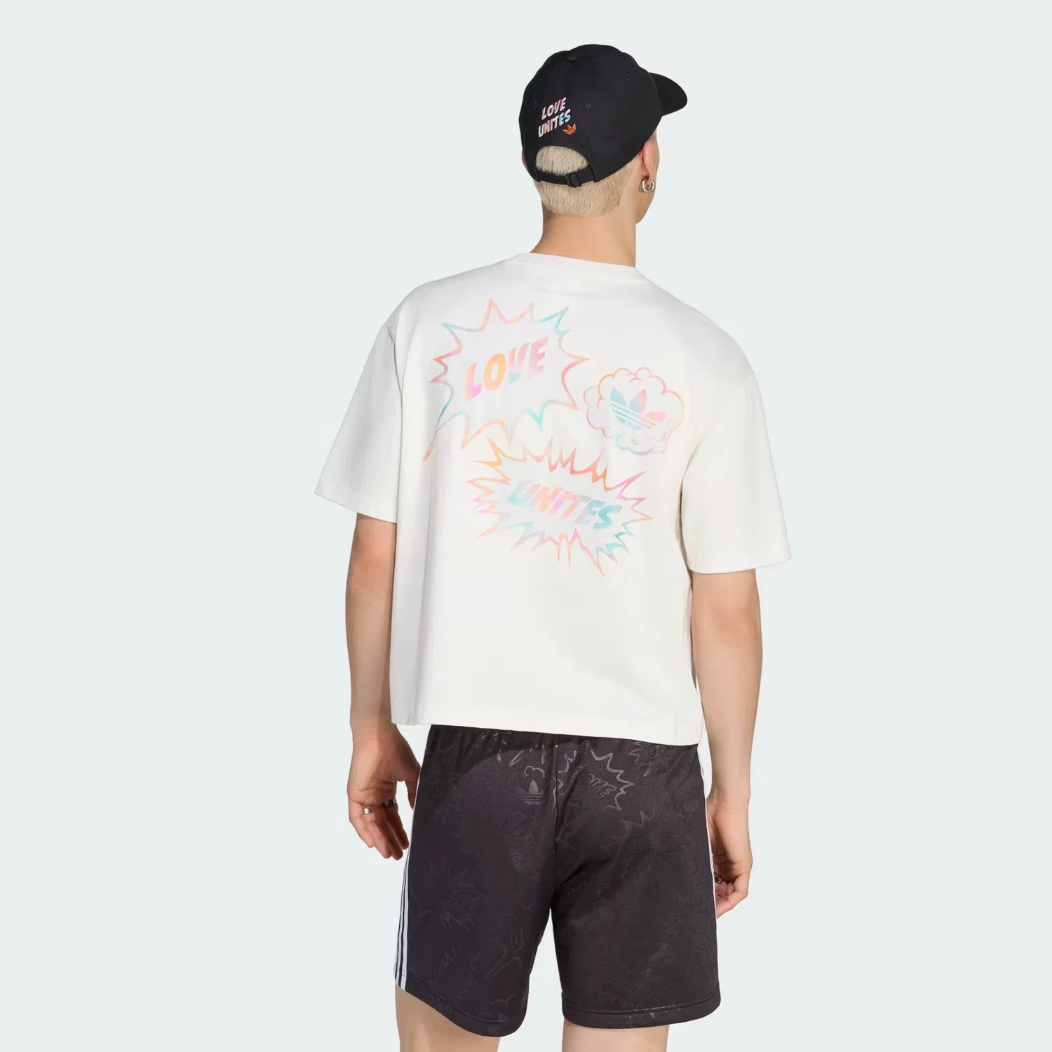 Футболка свободного кроя Love Unites Graphic Tee Adidas Originals, белый