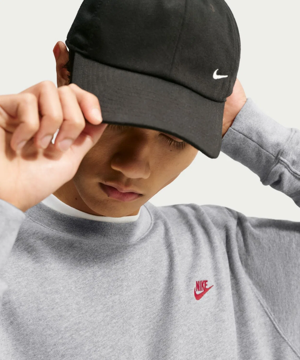Мужской свитшот из французского футера Nike Club Dark Grey Heather — фото 4
