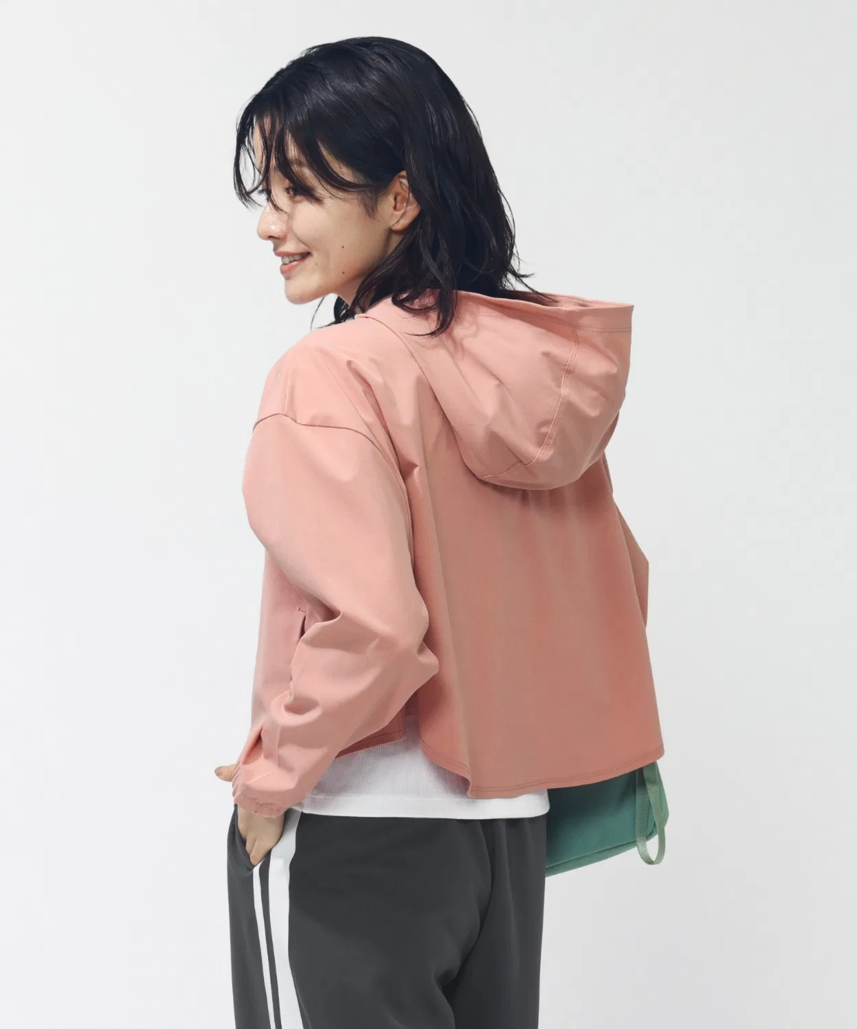 Женская куртка из полиэстера с капюшоном One DF Woven Jacket NIKE, Smokey Pink — фото 4
