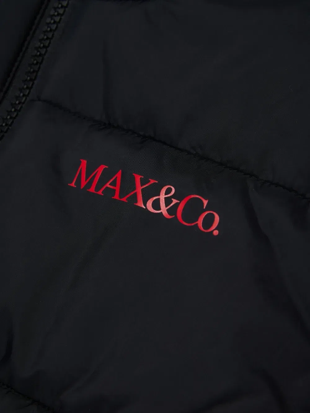 Стеганый жилет с логотипом Max&Co. Kids, черный — фото 4