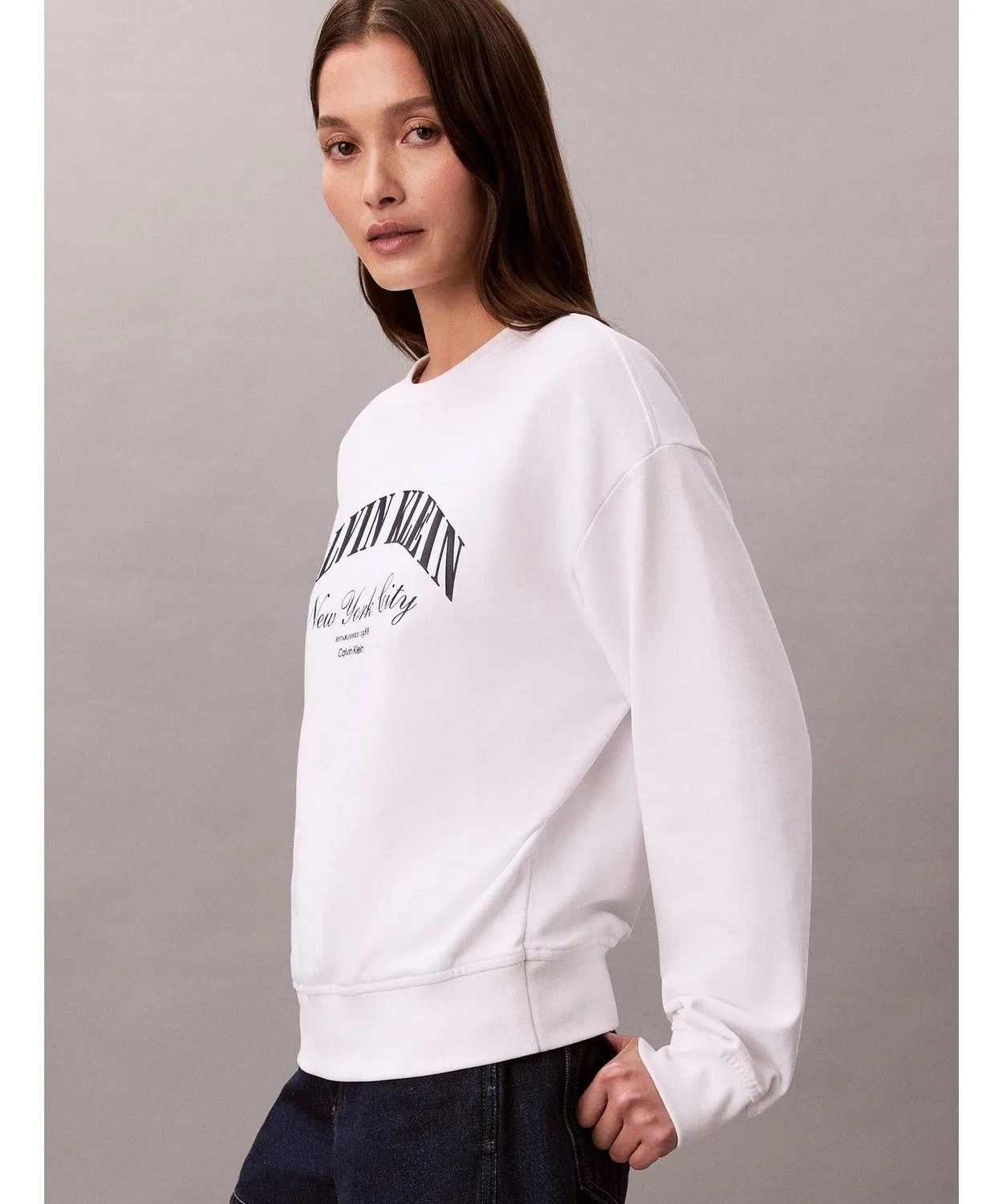 Женский свитшот с длинным рукавоми принтом Heritage Classic Regular Graphic Calvin Klein, Белый — фото 4