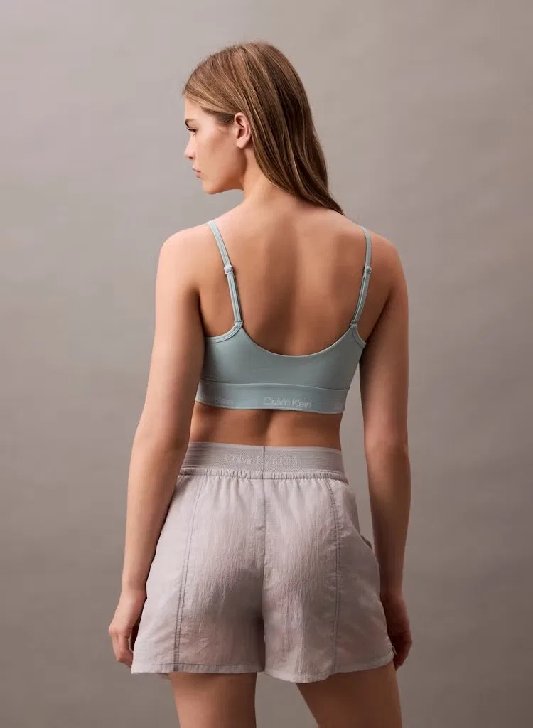 Бюстгальтер спортивный с регулируемыми бретелями Calvin Klein, эфирный — фото 2