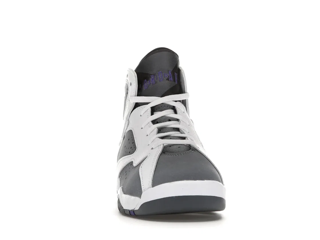 Детские кроссовки Lifestyle с принтом Jordan 7 Retro Jordan, White/Flint Grey-Black-Varsity Purple — фото 2