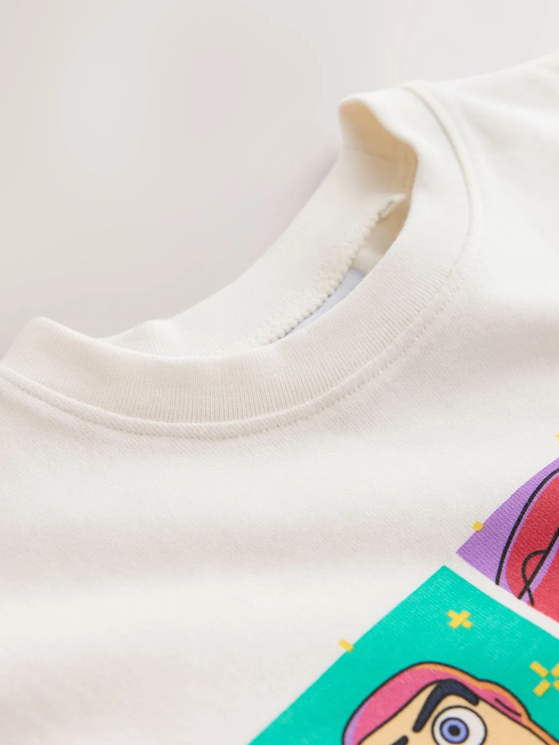 Футболка Toy Story с принтом Вуди, Джесси и Баззом Лайтер Next, экрю — фото 4