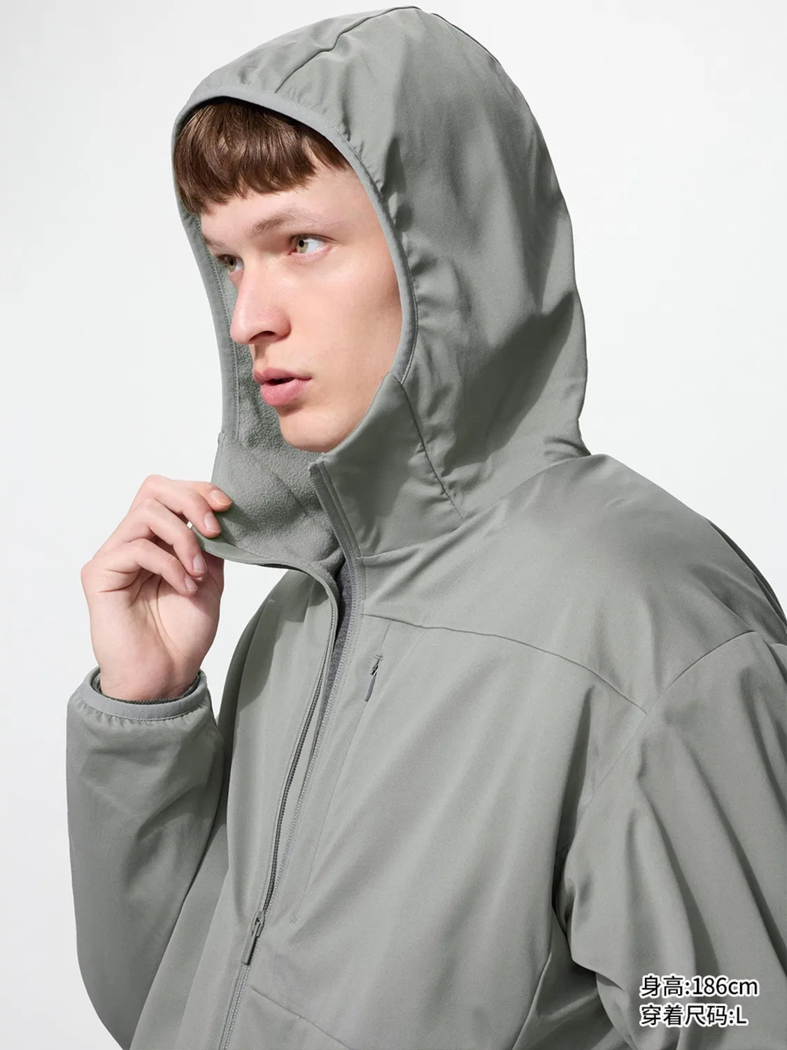 Куртка на молнии с капюшоном и флисовой подкладкой ветрозащитная Uniqlo, оливковый — фото 3