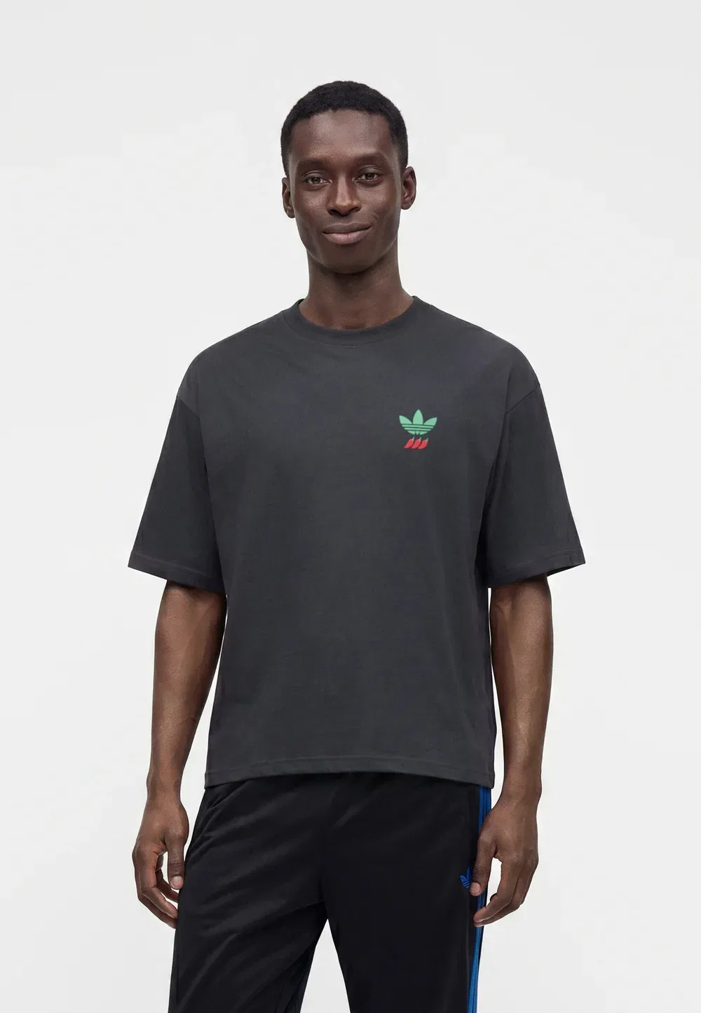 Футболка унисекс с принтом в виде перца чили Adidas Originals, Antrachite — фото 2