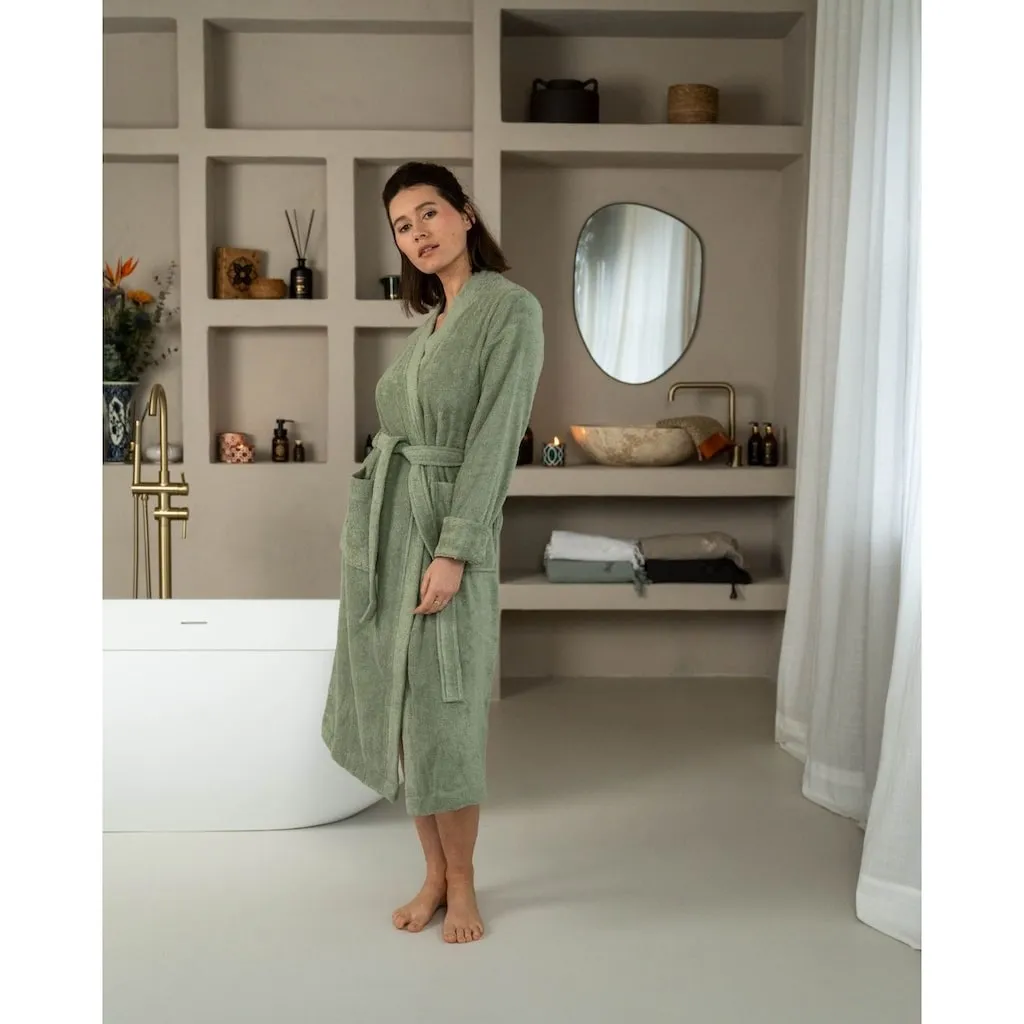 

Унисекс-банный халат Fusai с регулируемой длиной рукавов и элегантными манжетами Kayori, оливково-зеленый
