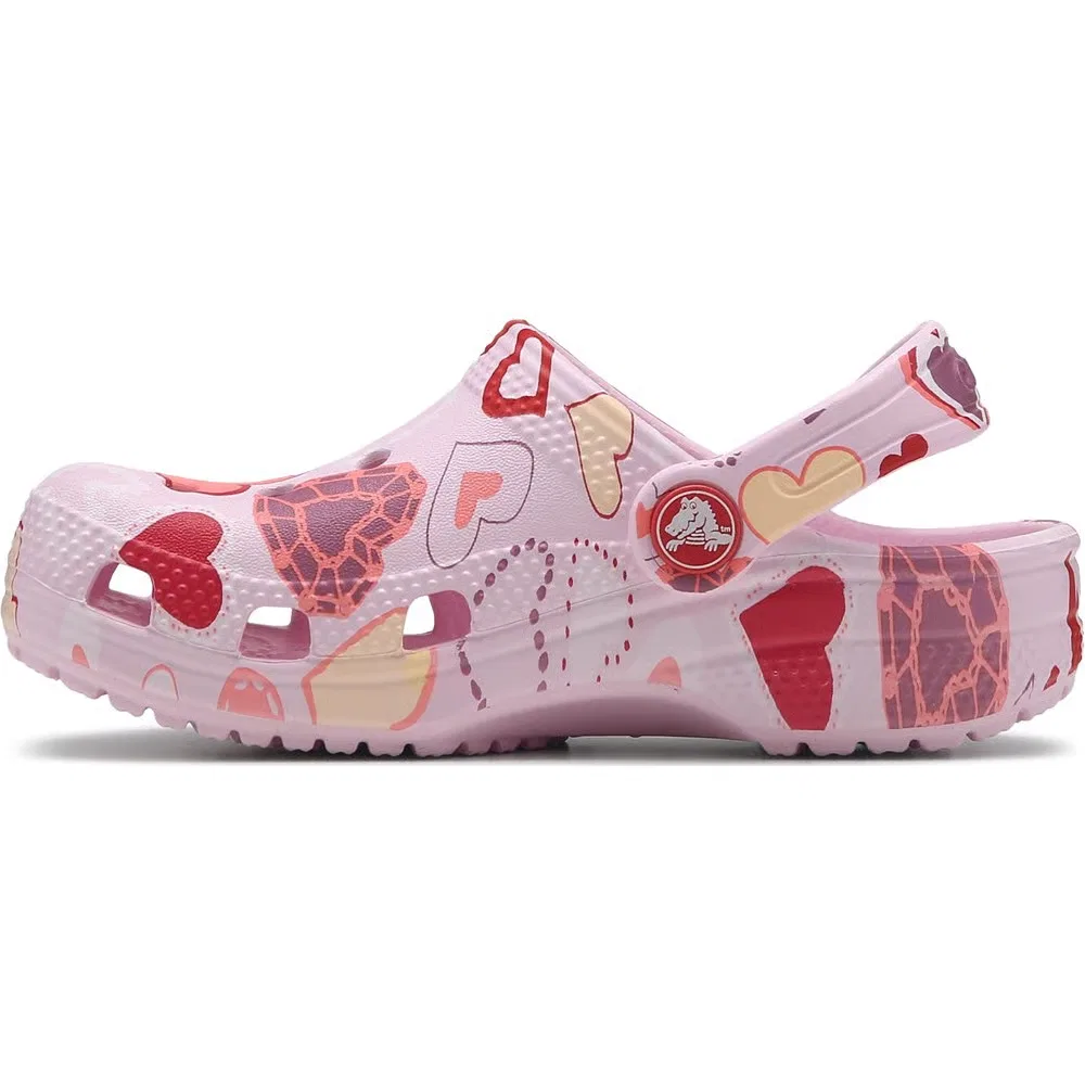 Детские классические сабо с графическим рисунком Crocs, Pink Heart Multi — фото 3
